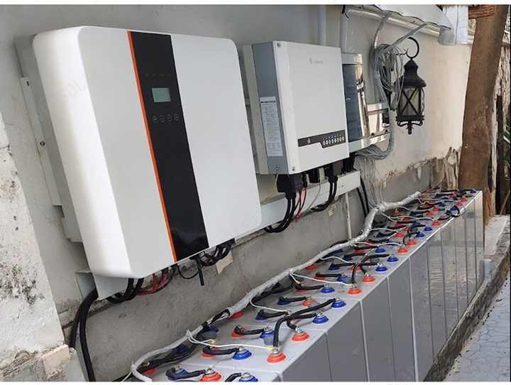 24V 48V 3KW~8KW MPPT Off-Grid Solar Power Hybrid Inverter with WiFi Low Frequency for Renewable Energy Storage Systems