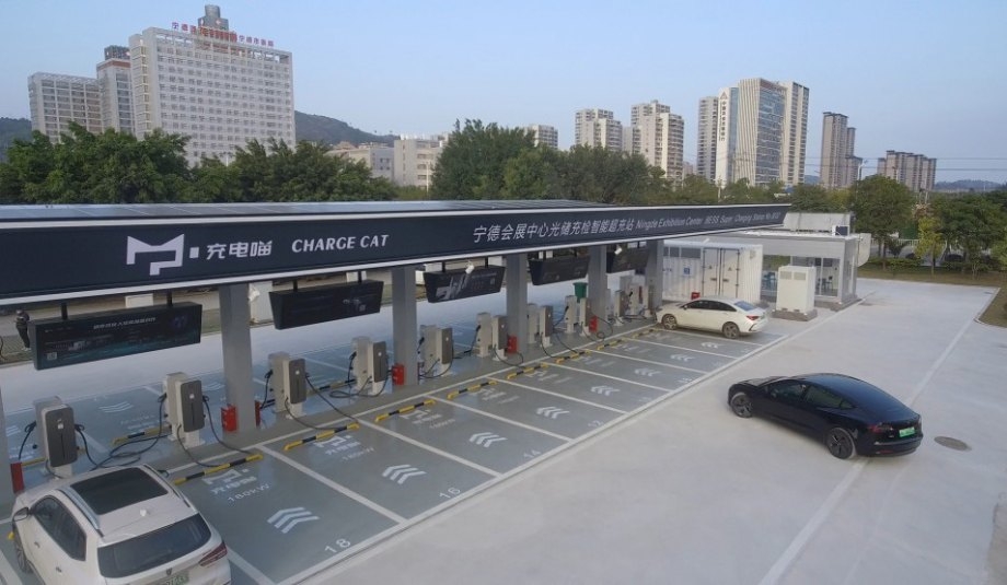 Smart Battery Storage Power Station LFP 180kW Fast EV Charging Station