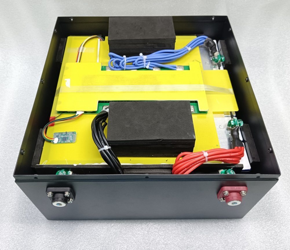 DIY Rechargeable 18650 LiFePO4 Lithium Ion Battery 12V-48V 10A-300A Power Tool System with Customizable Protection and Communication Ports