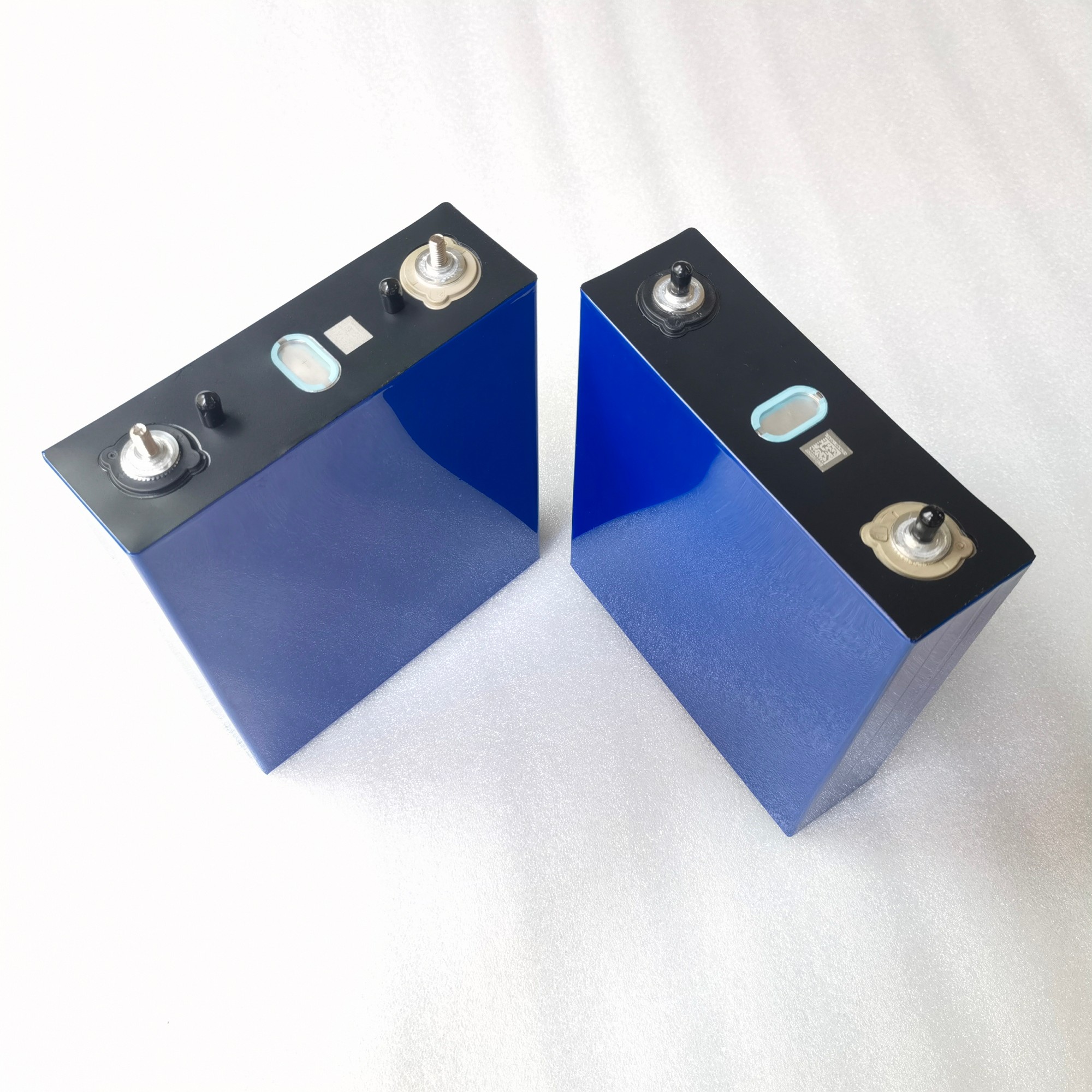 Grade A 3.2V CALB 230Ah LiFePO4 cell High-Cycle Life, Stud Terminal for Solar Energy Storage and EV Applications