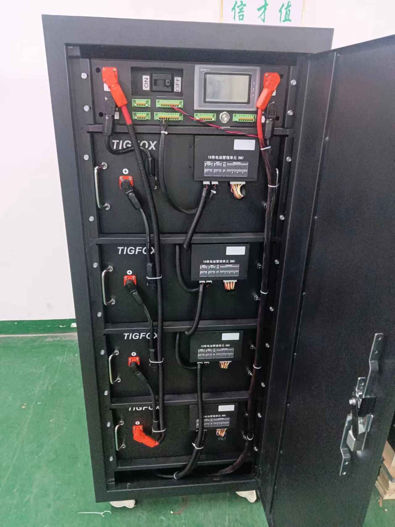 30 kW Three-Phase Inverter and 60 kWh LiFePO4 Battery High-Efficiency Solar Energy Storage System for Commercial Off-Grid Applications