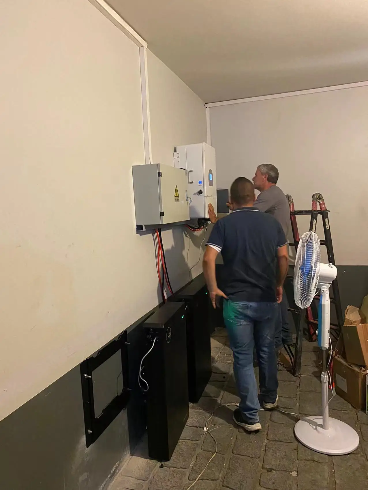 Solar Inverter Hybrid 5kw 6kw 8kw 10kw Sun-12k-sg04lp3-eu 12kw 3 Phase Deye Hybrid Inverter